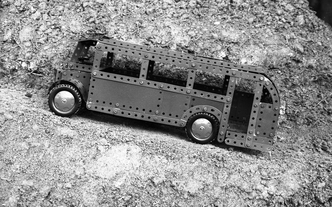 Peter Peryer, The Meccano Bus, 1994. Photograph. Courtesy of the Estate of Peter Peryer.