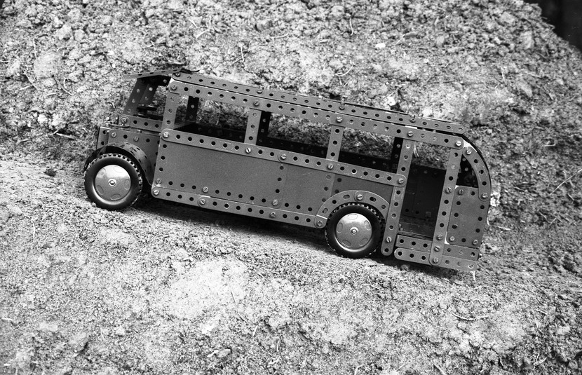 Peter Peryer, The Meccano Bus, 1994. Photograph. Courtesy of the Estate of Peter Peryer.