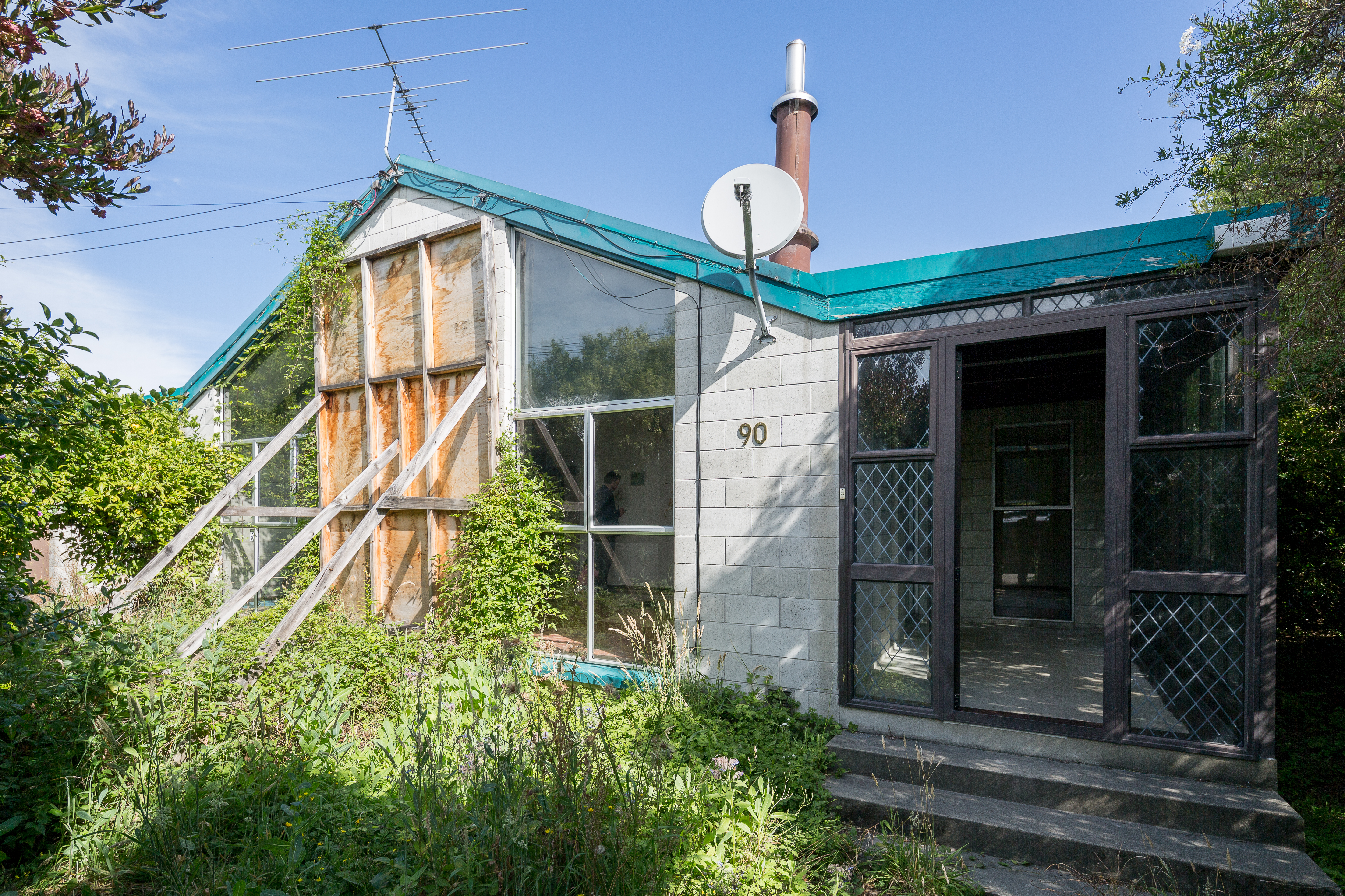 'Exterior, from 90 Canon(a series of empty rooms)', 2016 Louise Palmer