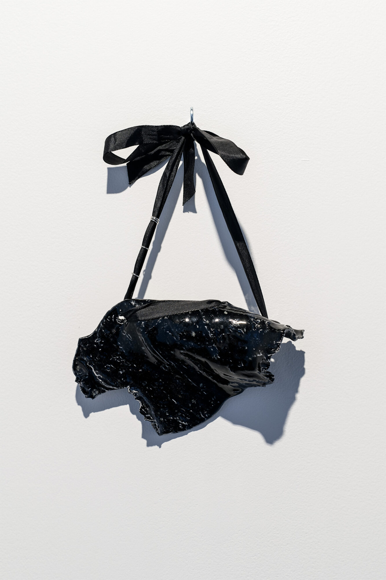 'Untitled' Ceremic, glaze, 2025 Hana Pera Aoake, Photo credit Owen Spargo